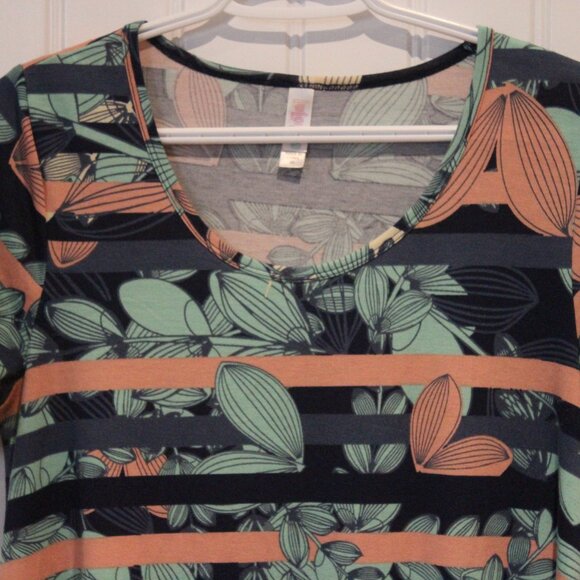 2/$30 🏷 Lularoe Striped & Floral Pastel Perfect T Size XS - Picture 3 of 3